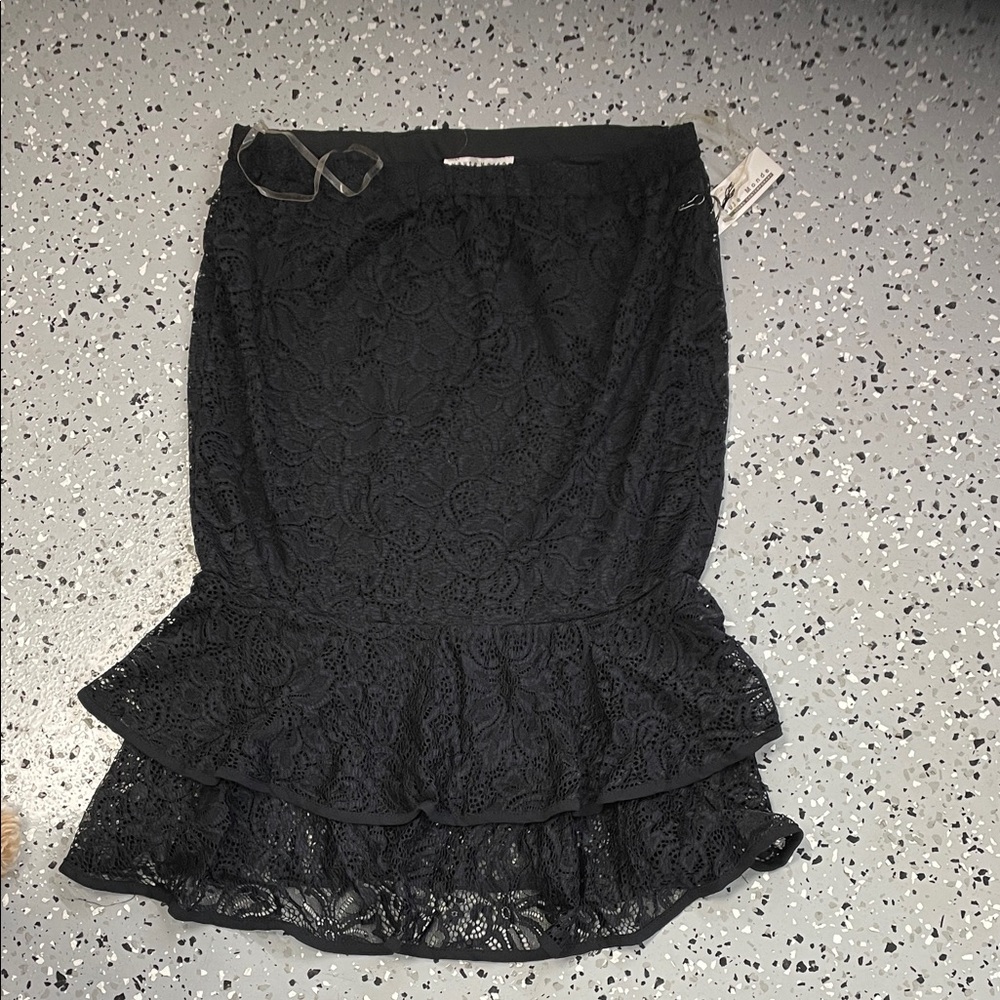Chic Black Lace Pencil Skirt